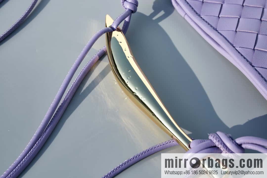 BottegaVeneta2023 new model, Baodiejia Bv spring and summer new mini sardines SARDINE model number: 744267 wisteria color