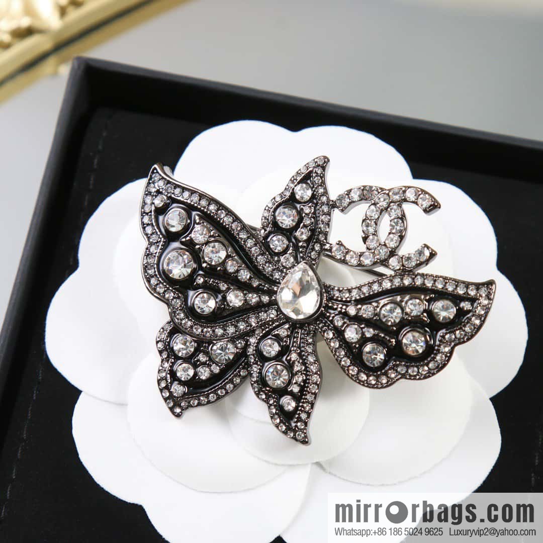 ☀️New ☑️ Chanel Double C Full Diamond Butterfly Brooch ☀️