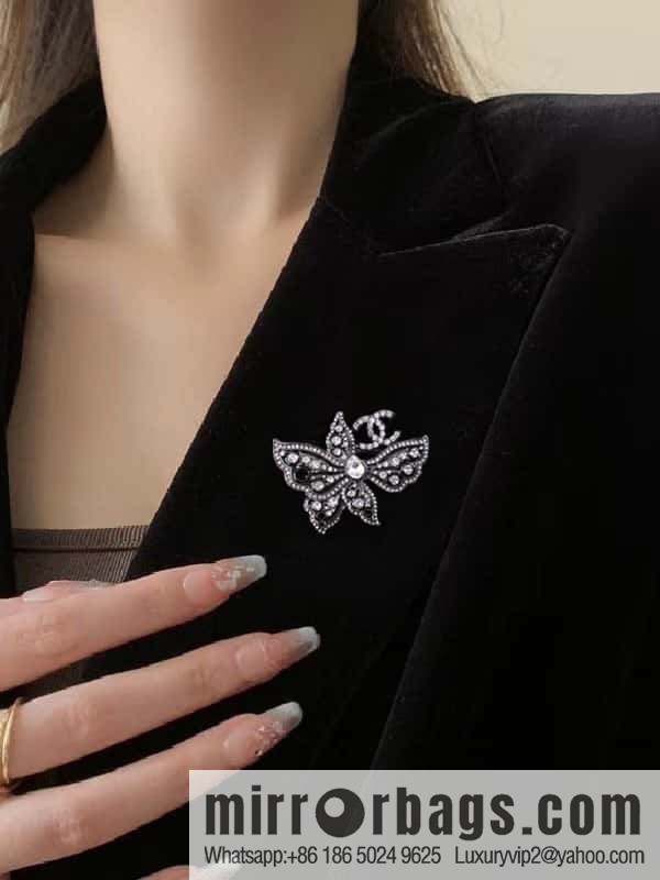 ☀️New ☑️ Chanel Double C Full Diamond Butterfly Brooch ☀️