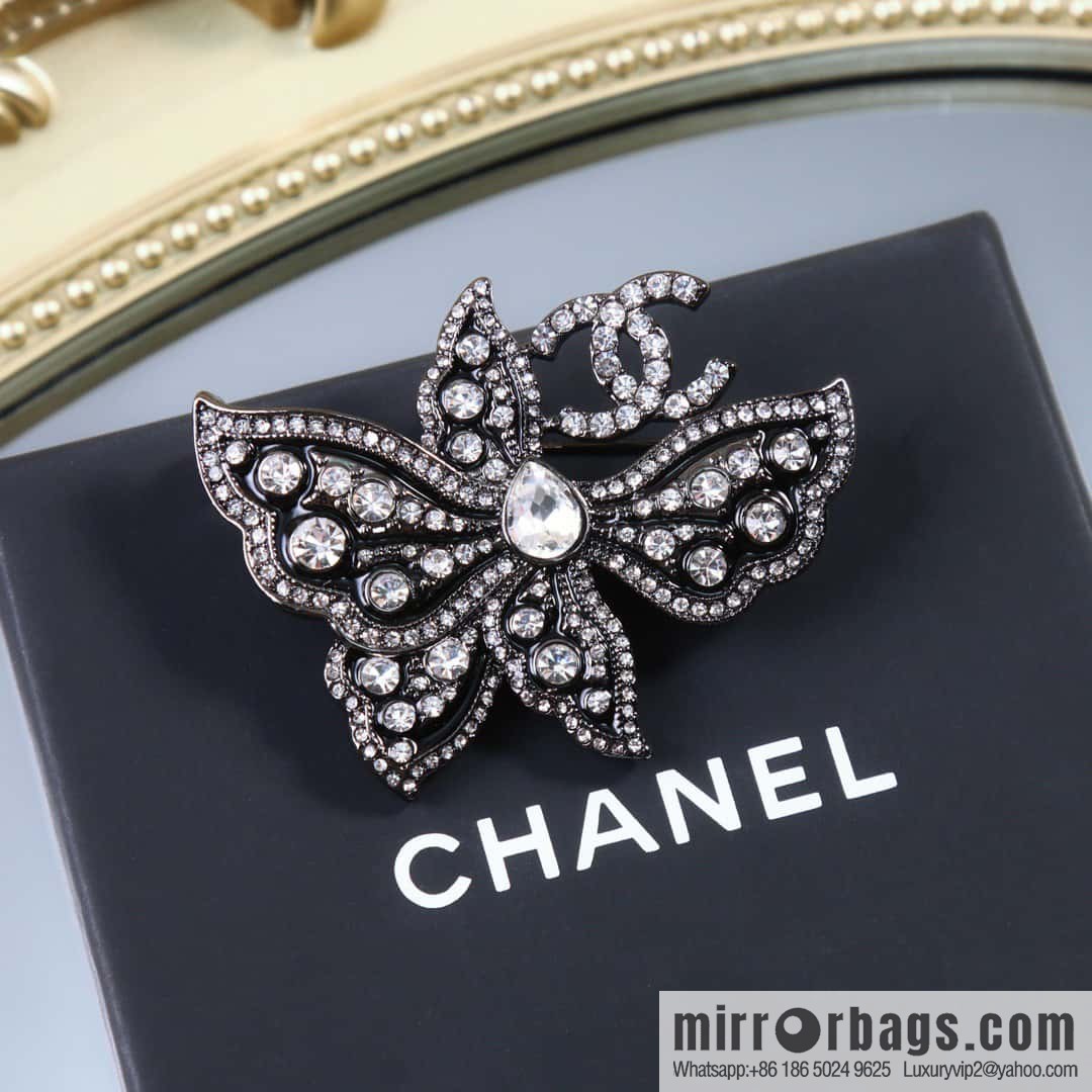 ☀️New ☑️ Chanel Double C Full Diamond Butterfly Brooch ☀️