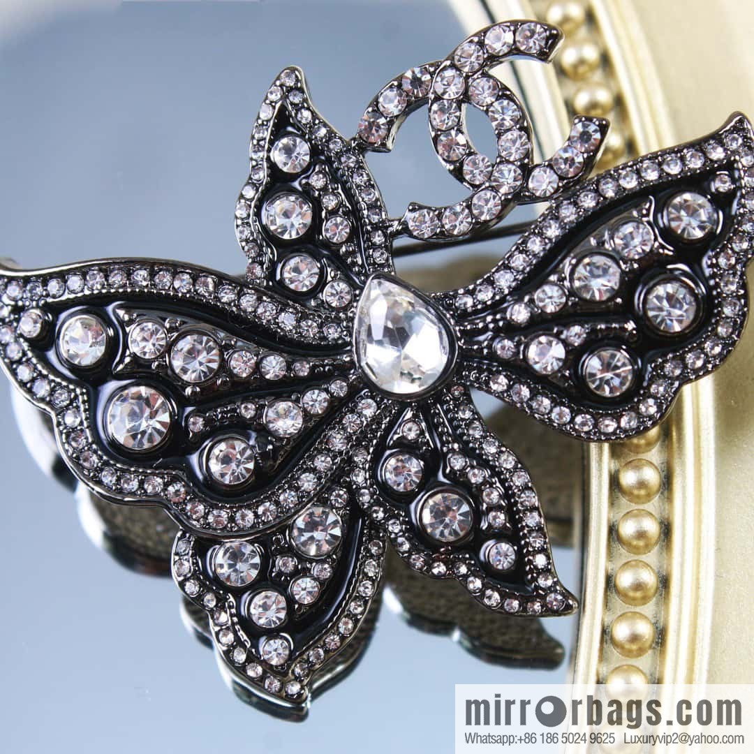 ☀️New ☑️ Chanel Double C Full Diamond Butterfly Brooch ☀️