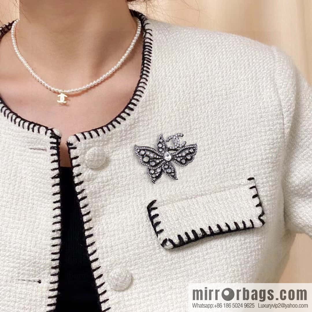 ☀️New ☑️ Chanel Double C Full Diamond Butterfly Brooch ☀️