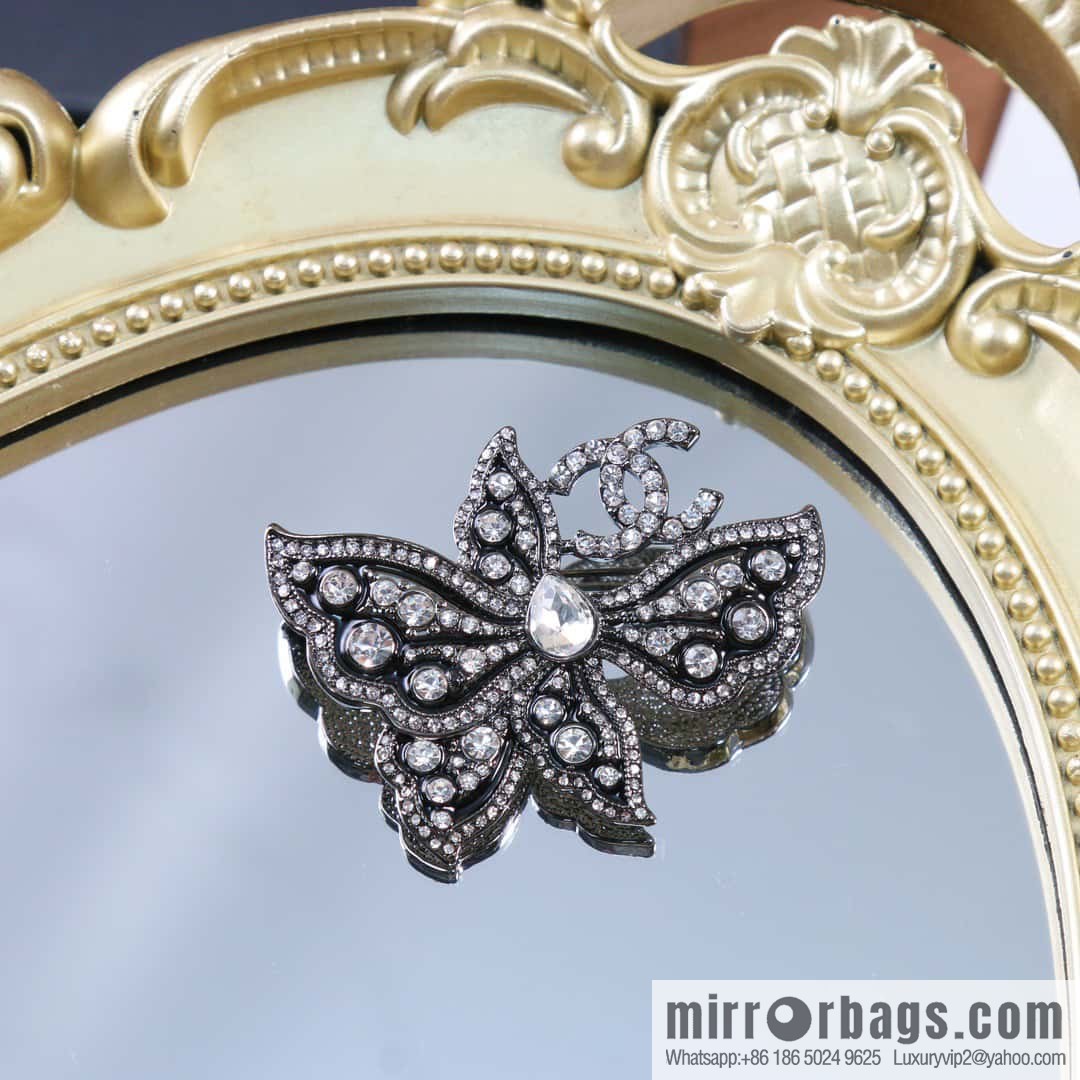 ☀️New ☑️ Chanel Double C Full Diamond Butterfly Brooch ☀️