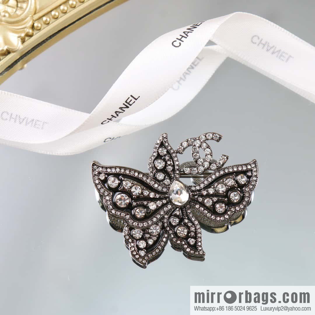 ☀️New ☑️ Chanel Double C Full Diamond Butterfly Brooch ☀️