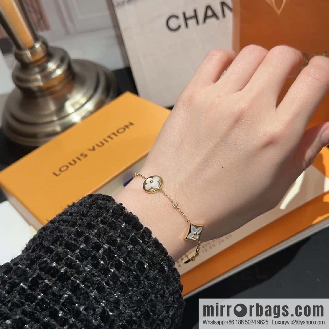❗️Popular ❗️ ☀ Louis Vuitton LV White Fritillary Four Flowers Bracelet ☀
