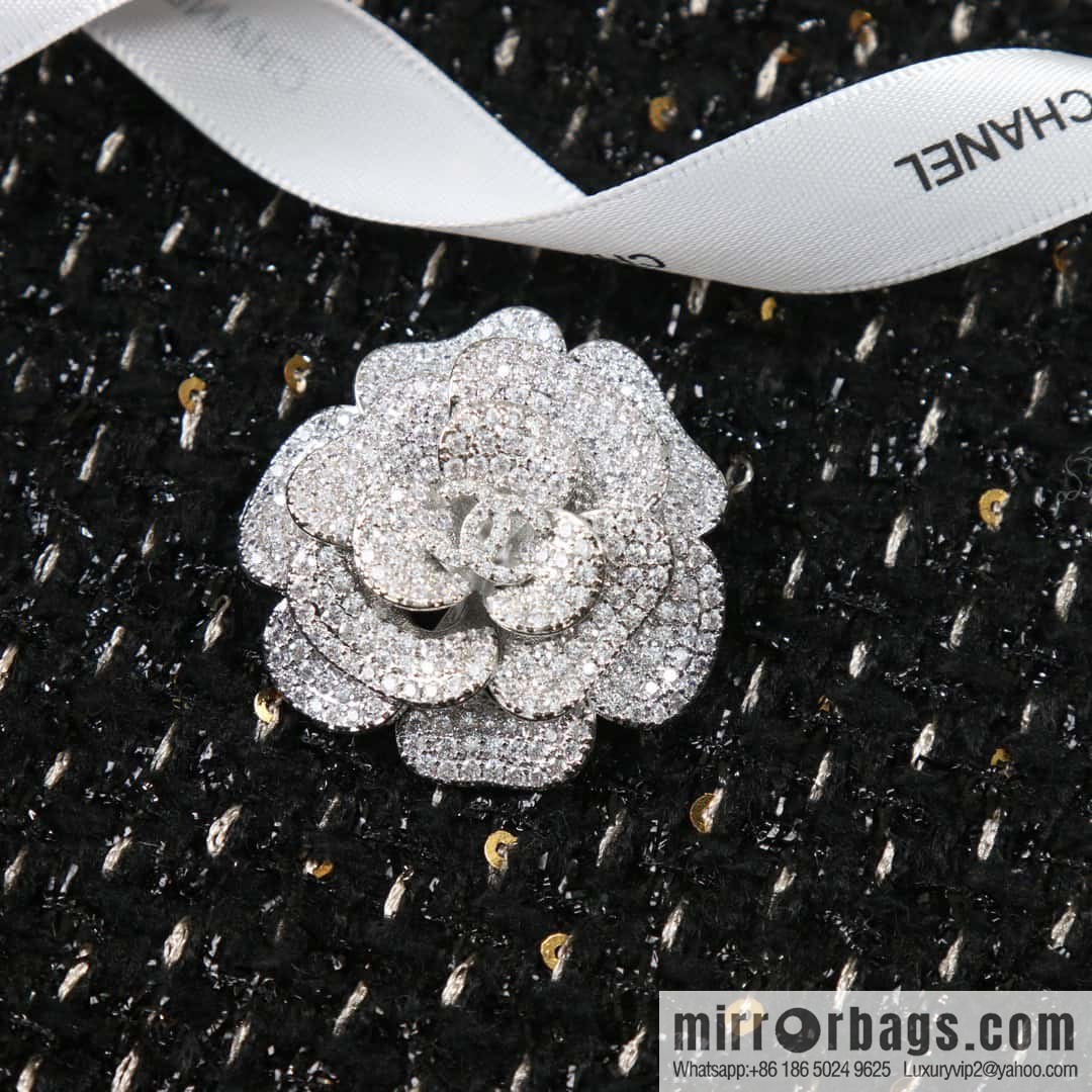 ☀️New ☑️ Chanel double c full diamond camellia stud earrings