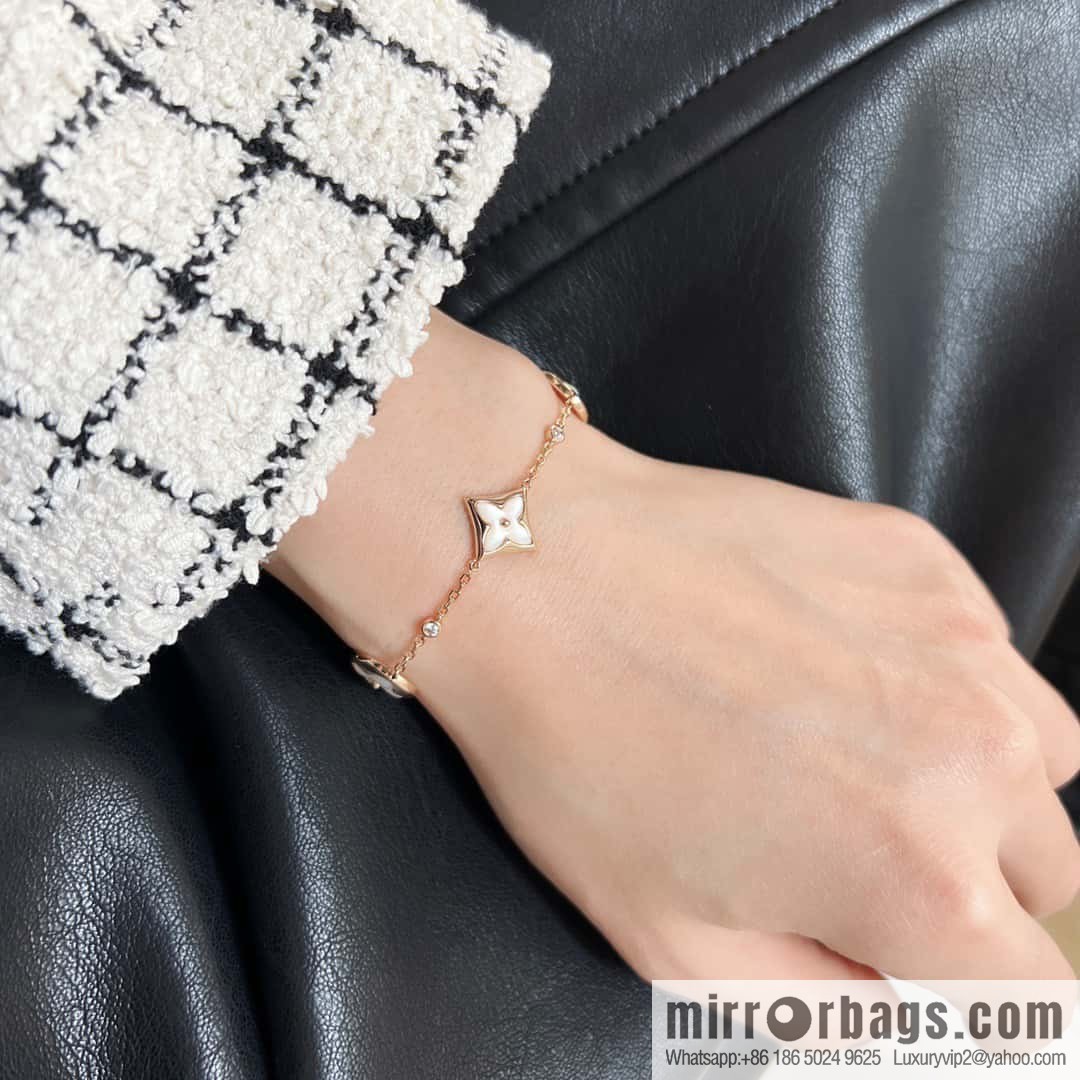 ❗️Popular ❗️ ☀ Louis Vuitton LV White Fritillary Four Flowers Bracelet ☀