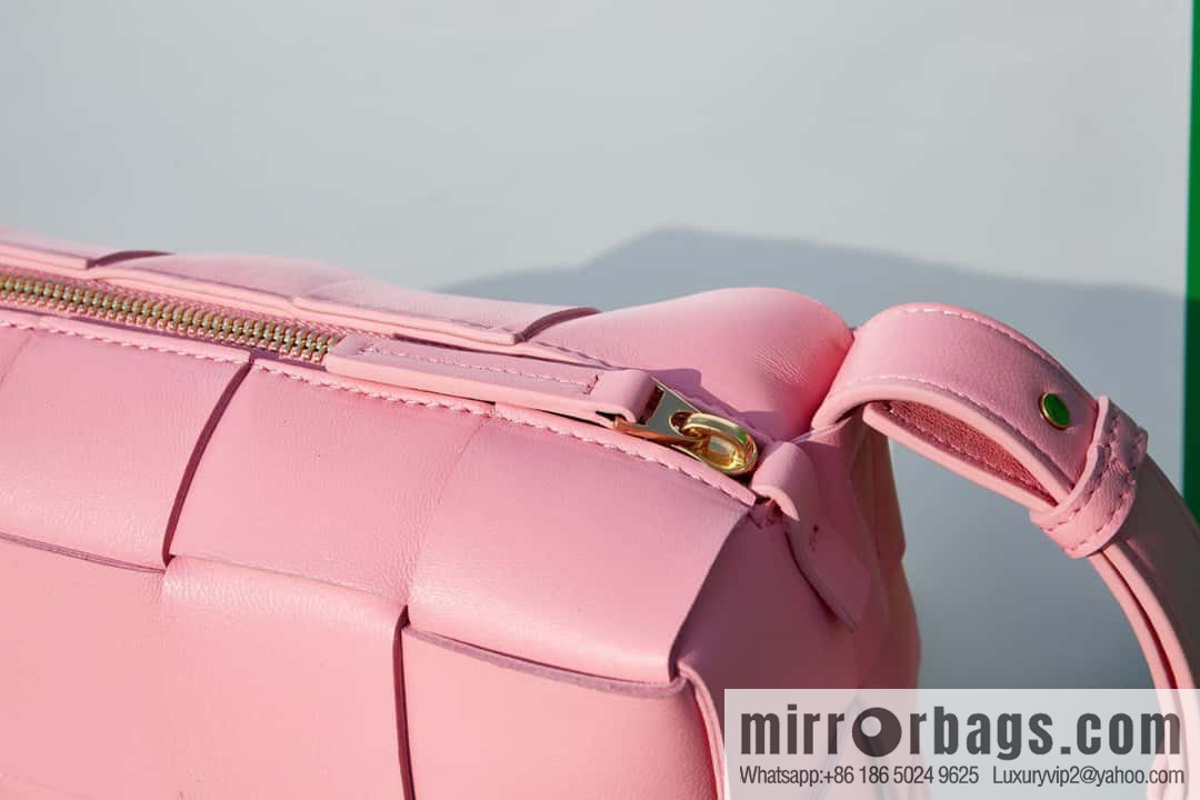 2022 autumn and winter latest armpit bag shoulder strap bag BRICK Cassette model number: 729166