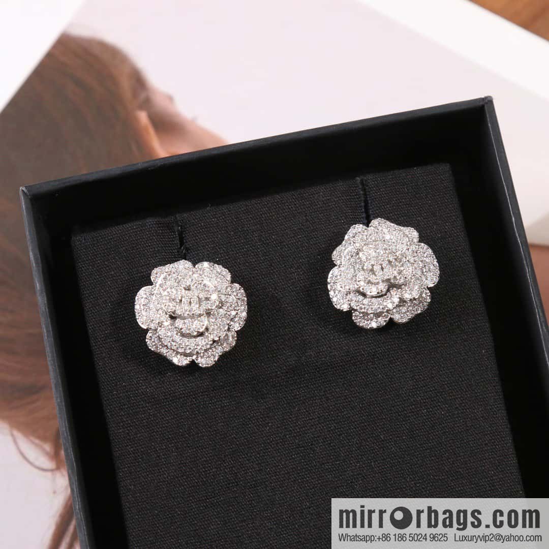☀️New ☑️ Chanel double c full diamond camellia stud earrings ☀️