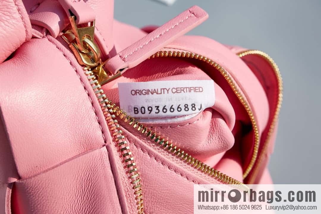 2022 autumn and winter latest armpit bag shoulder strap bag BRICK Cassette model number: 729166