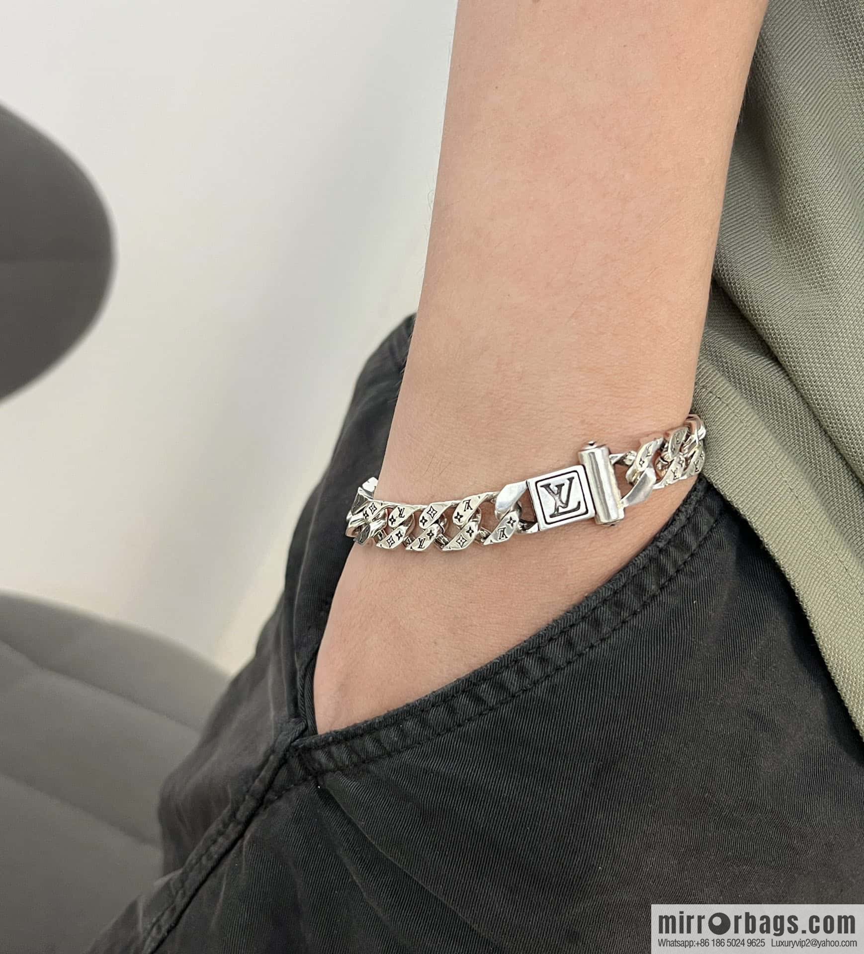❗️New ❗️ ☀ Louis Vuitton LV bracelet ☀