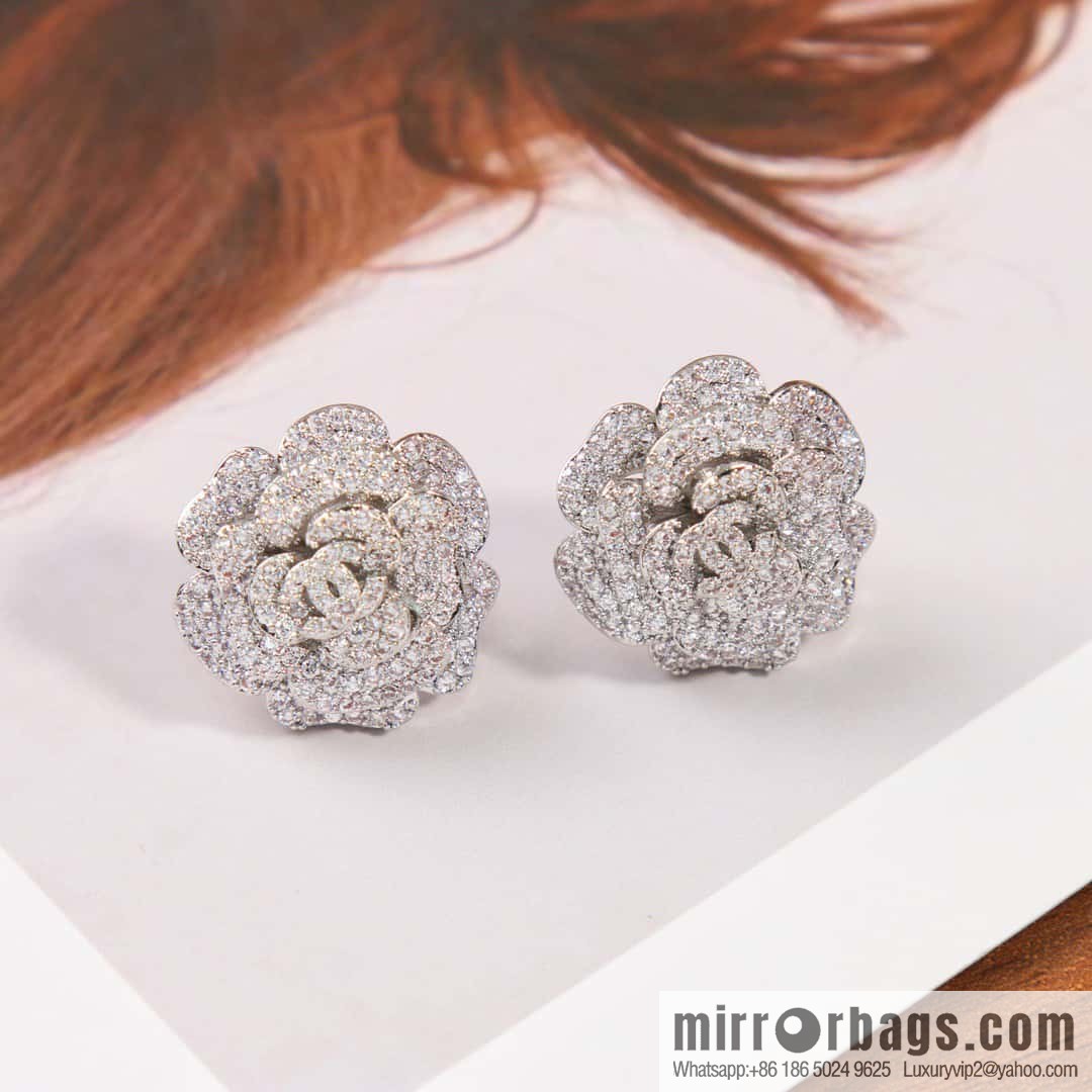 ☀️New ☑️ Chanel double c full diamond camellia stud earrings ☀️