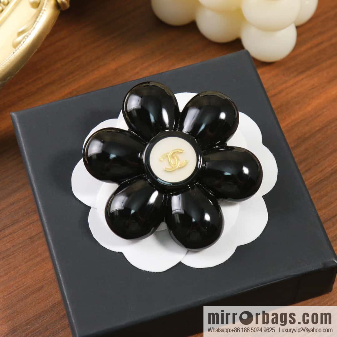 ☀️New ☑️ Chanel Double C Camellia Brooch ☀️