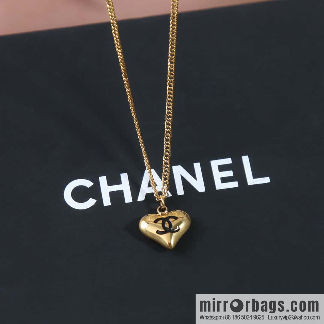☀️New ☑️ Chanel double c peach heart love necklace ☀️