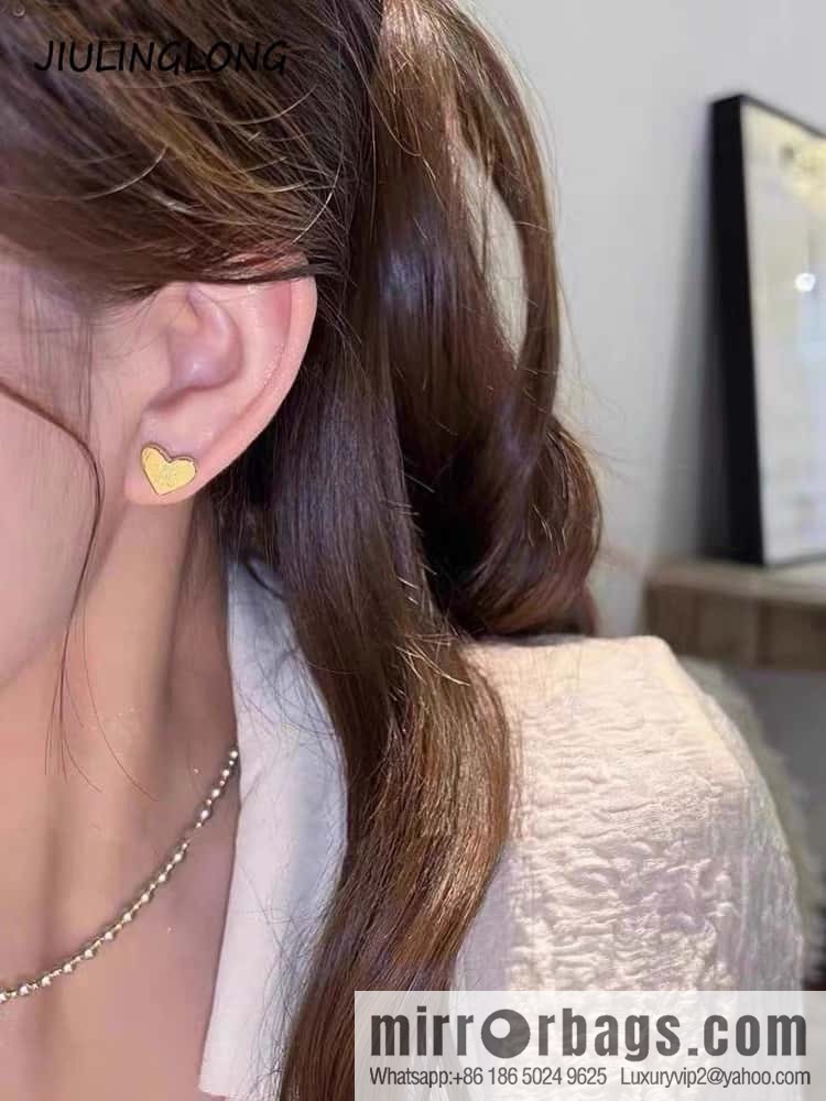 ❗️New ❗️ ☀️ New ☑️ Celine simple style peach heart love stud earrings ☀️