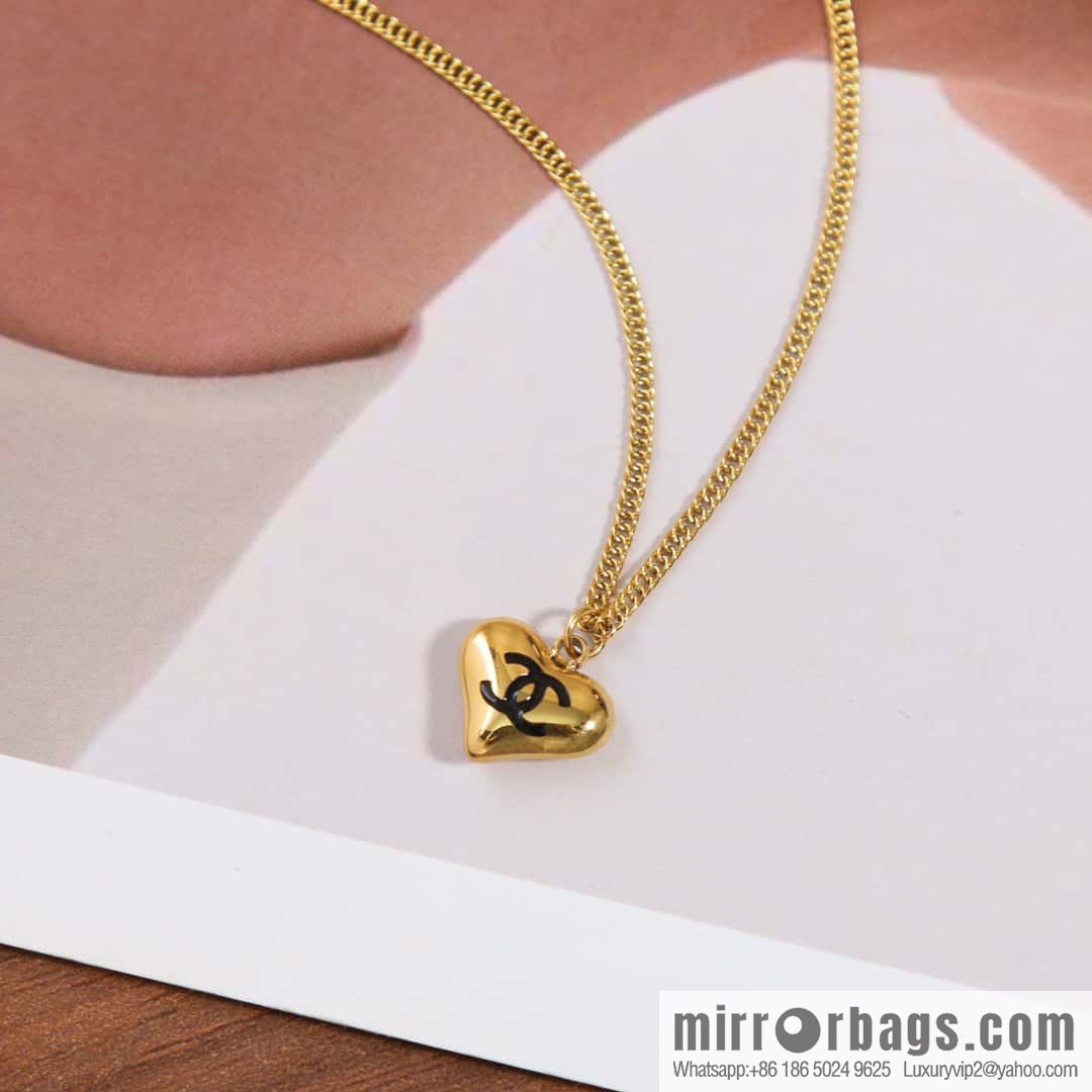 ☀️New ☑️ Chanel double c peach heart love necklace ☀️