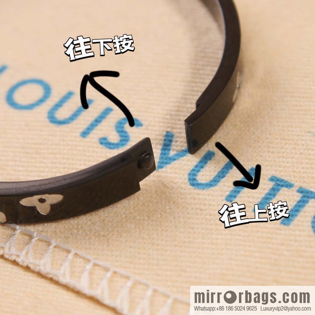 ☀Louis Vuitton Medieval Black Clover Bracelet Bracelet