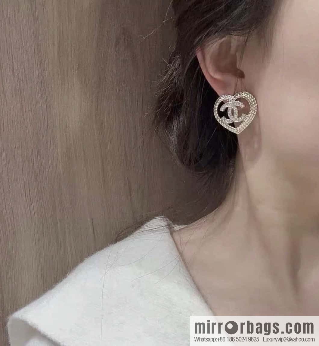 ❗️New ❗️☀️ New ☑️ Chanel c1 double C peach heart love stud earrings ☀️