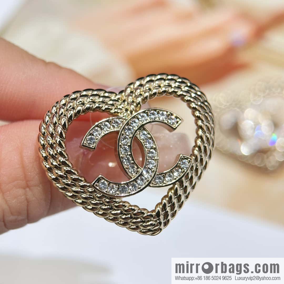❗️New ❗️☀️ New ☑️ Chanel c1 double C peach heart love stud earrings ☀️