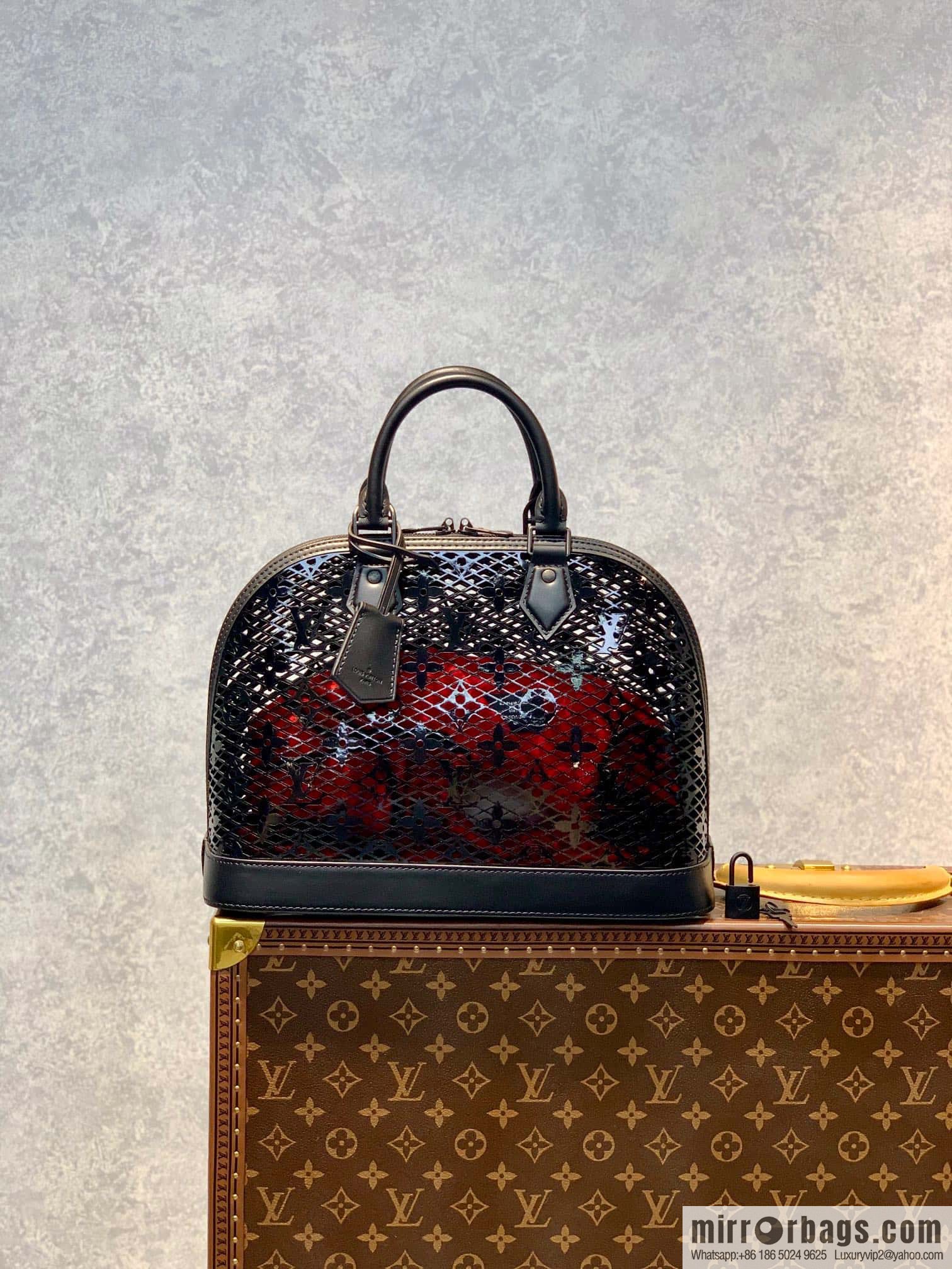 M20355 black Alma small handbag