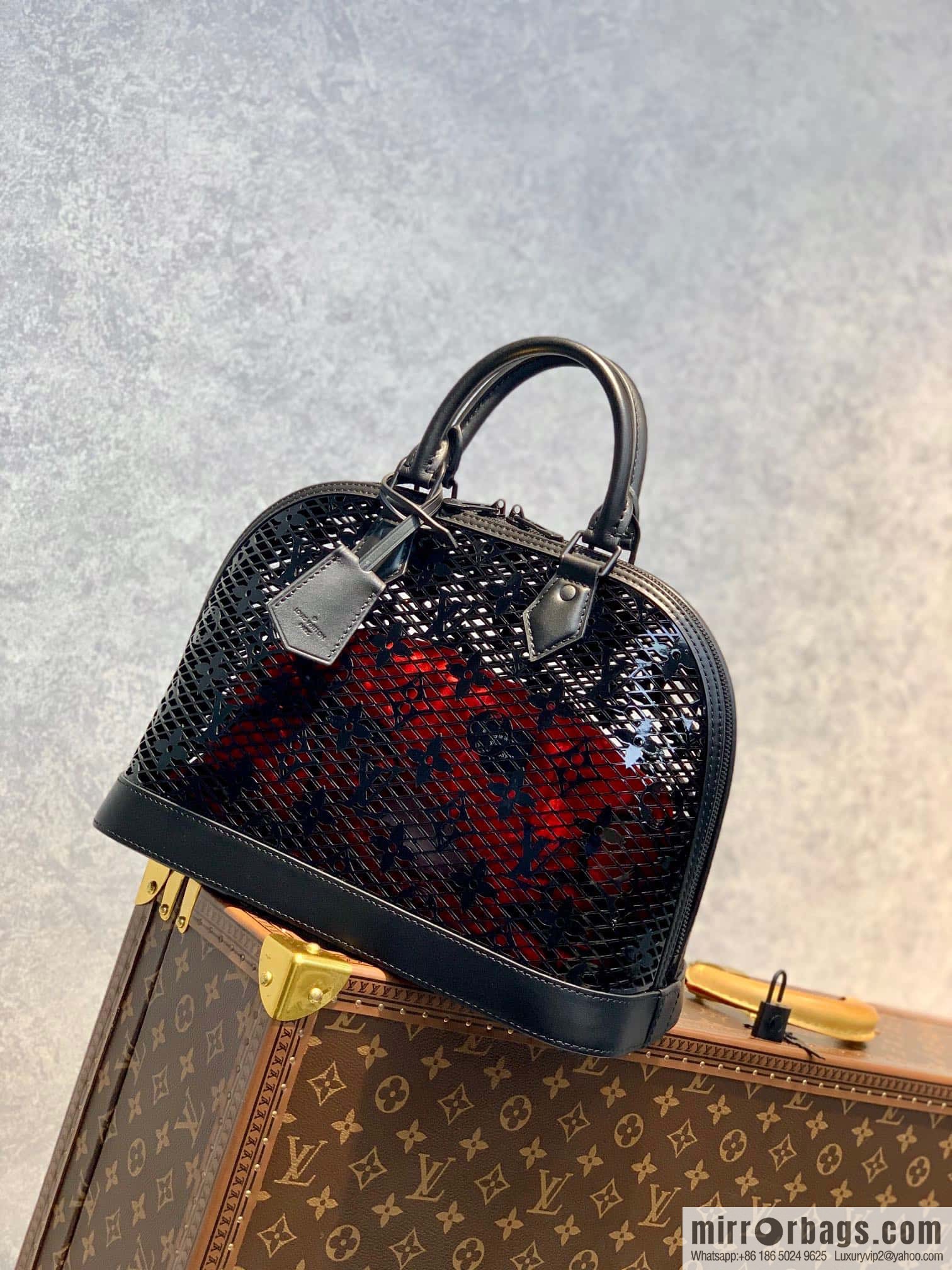 M20355 black Alma small handbag