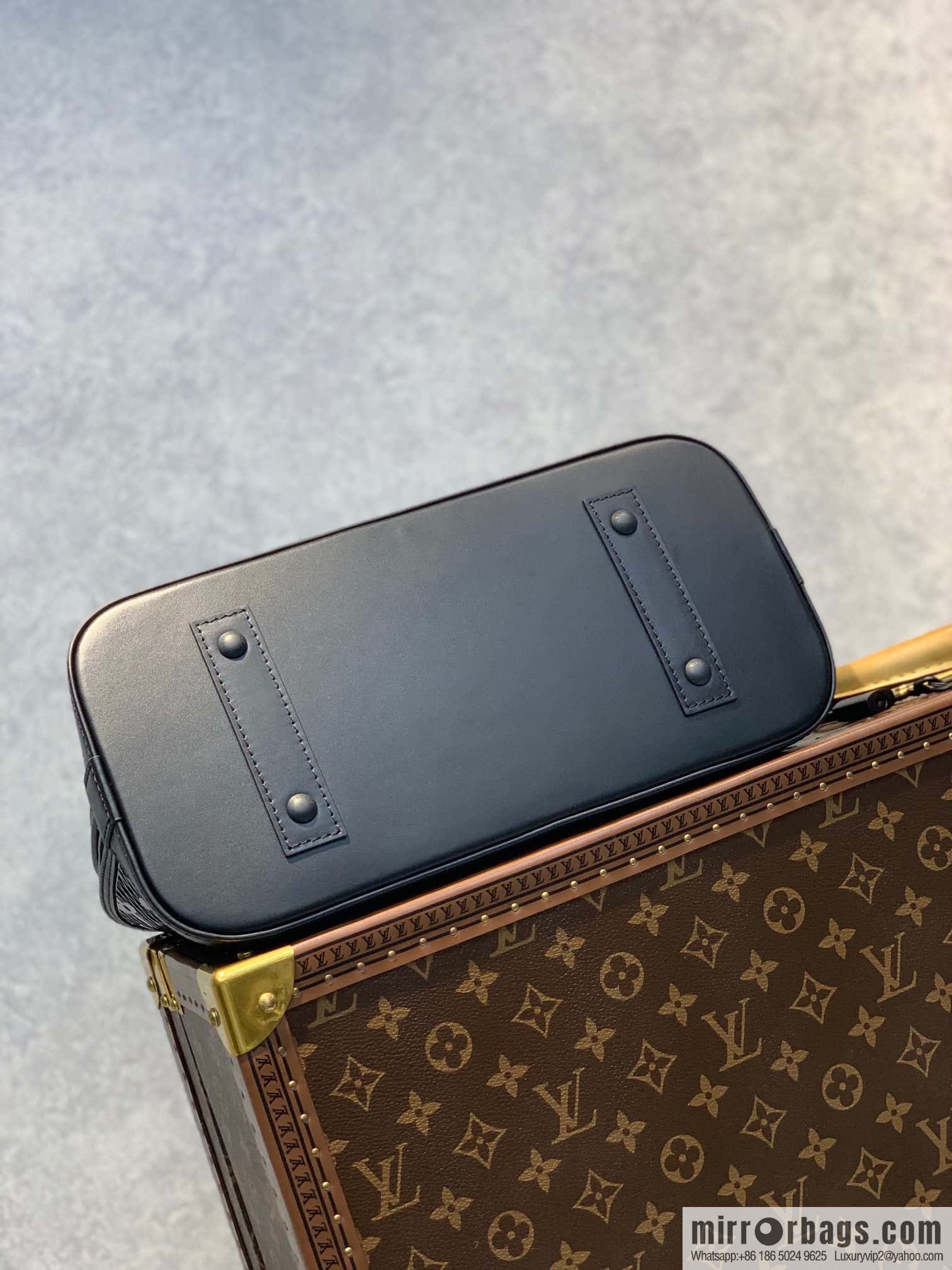 M20355 black Alma small handbag