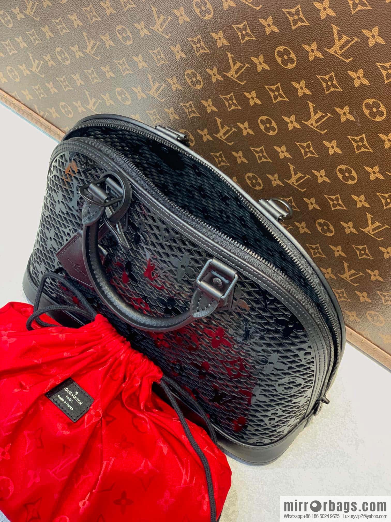 M20355 black Alma small handbag