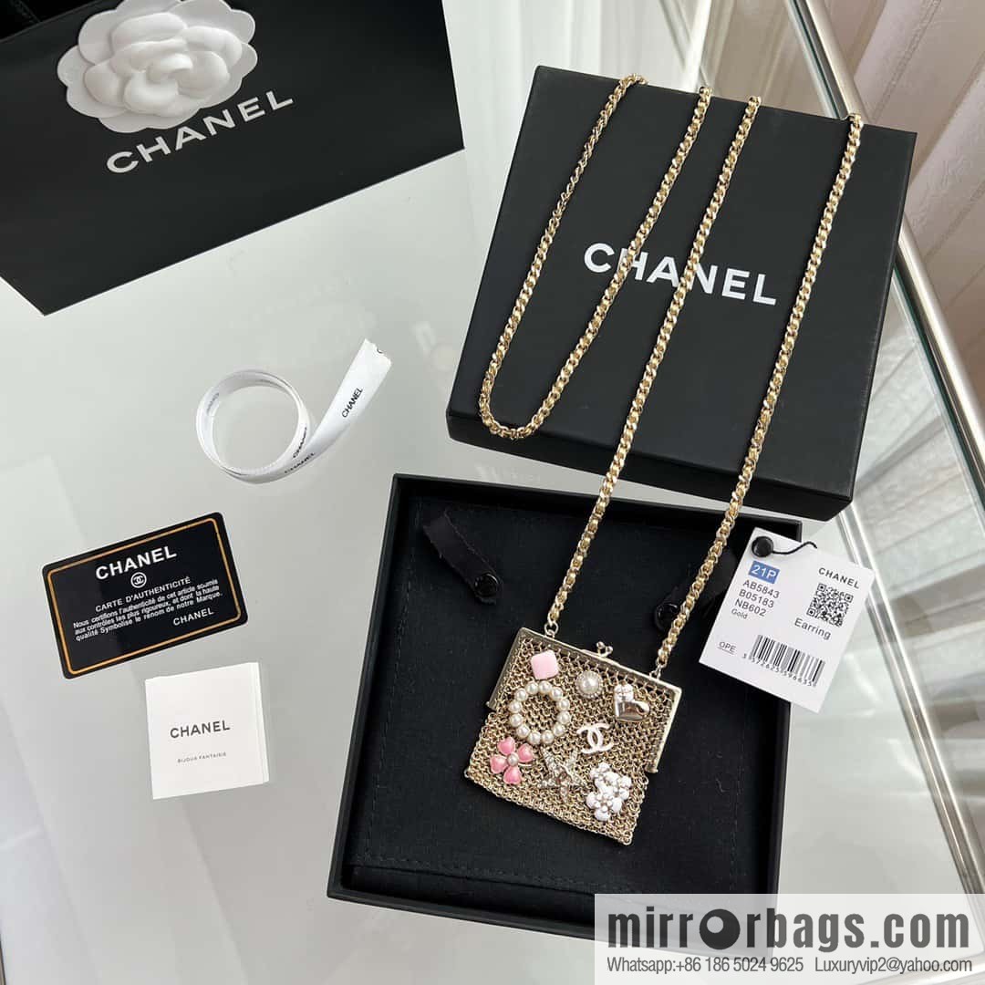 ❗️New ❗️ ☀☀️ 2021 new Chanel earphone bag messenger bag necklace sweater chain ☀