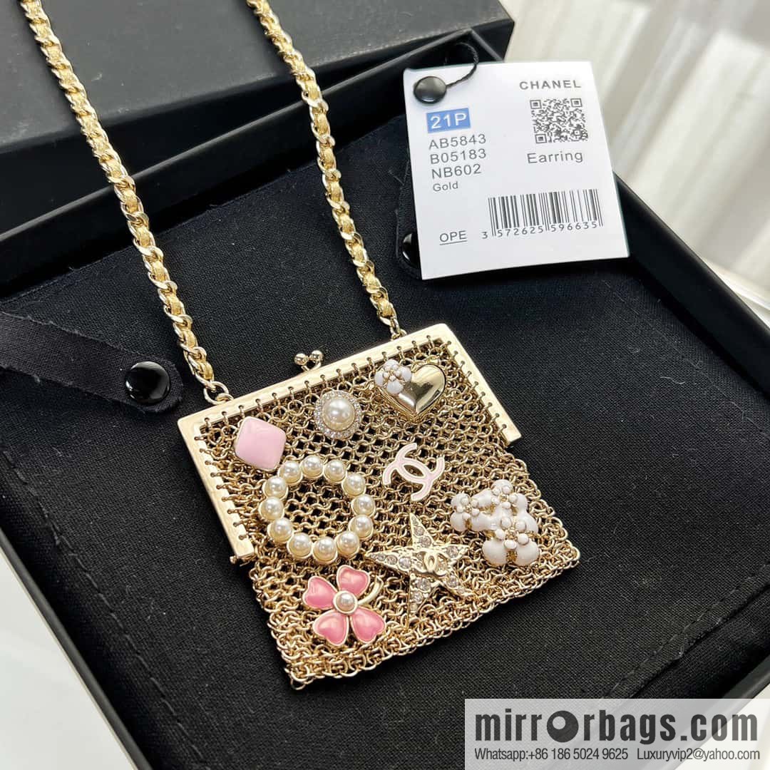 ❗️New ❗️ ☀☀️ 2021 new Chanel earphone bag messenger bag necklace sweater chain ☀