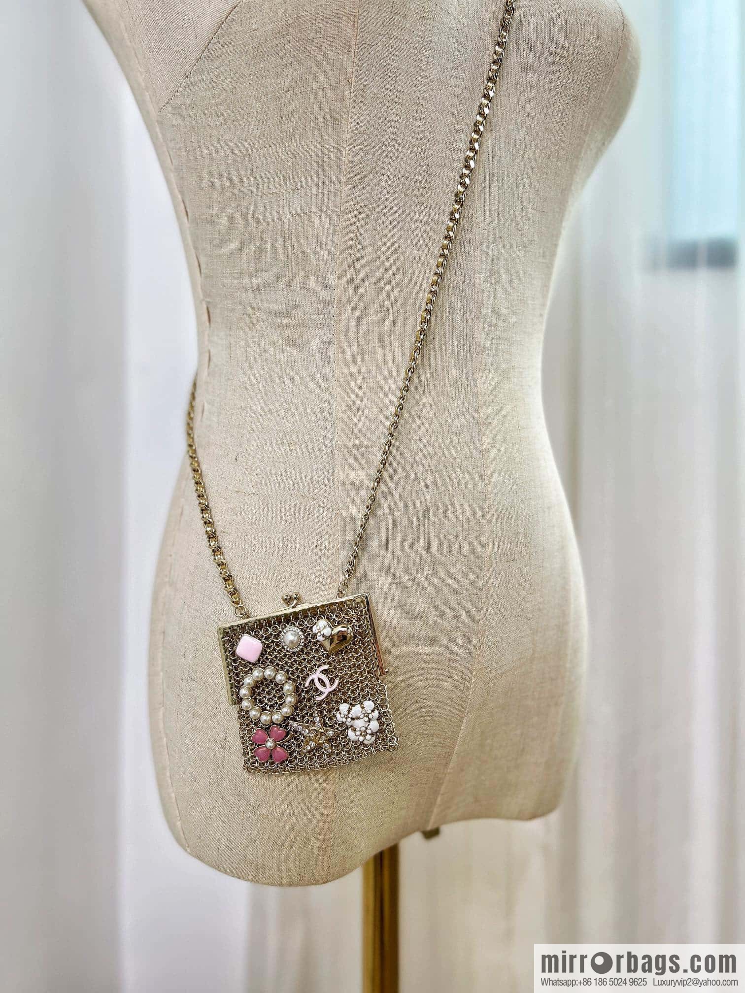 ❗️New ❗️ ☀☀️ 2021 new Chanel earphone bag messenger bag necklace sweater chain ☀