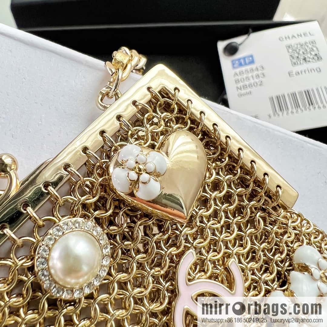 ❗️New ❗️ ☀☀️ 2021 new Chanel earphone bag messenger bag necklace sweater chain ☀