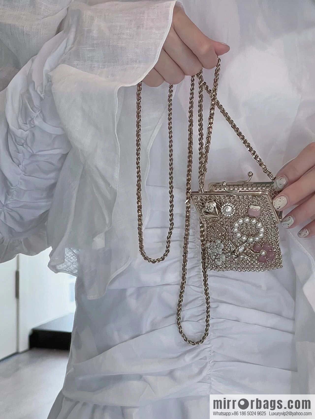 ❗️New ❗️ ☀☀️ 2021 new Chanel earphone bag messenger bag necklace sweater chain ☀