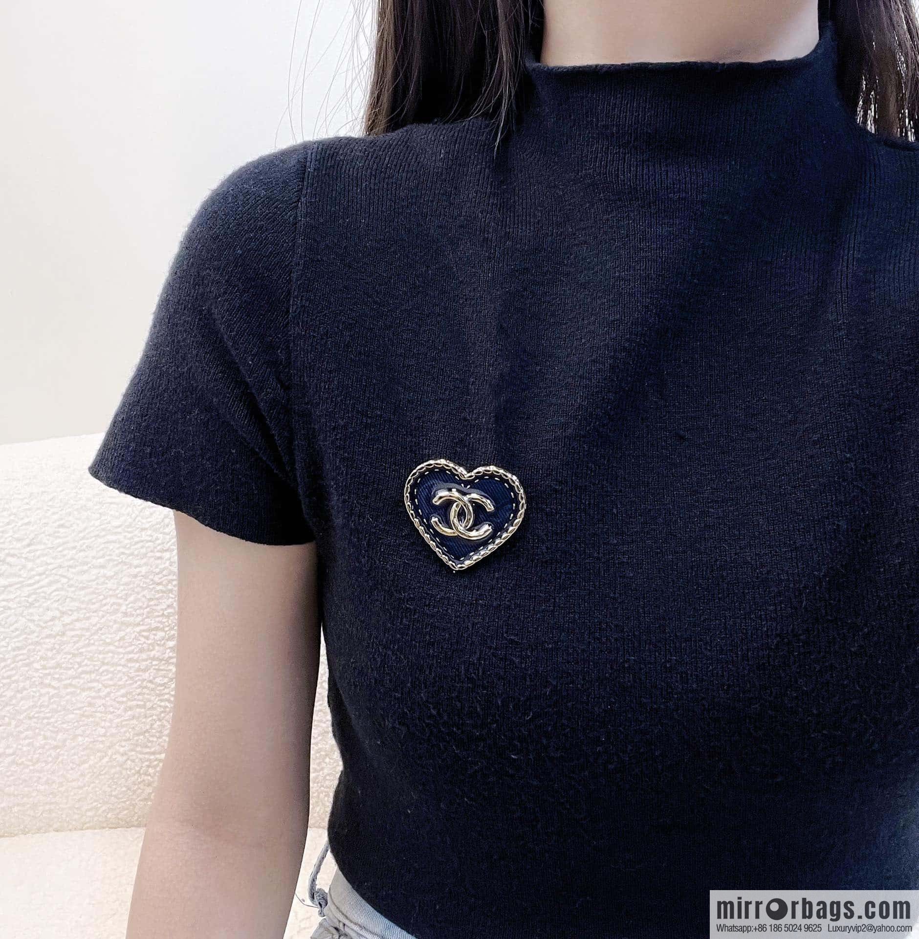 ❗️New ❗️ ☀️ new ☑️ Chanel denim peach heart love brooch ☀️
