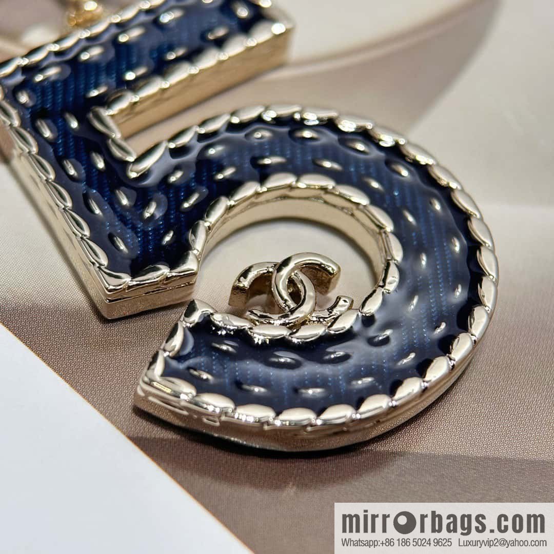 ❗️New ❗️☀️ new ☑️ Chanel c2 double C denim 5 word stud earrings ☀️