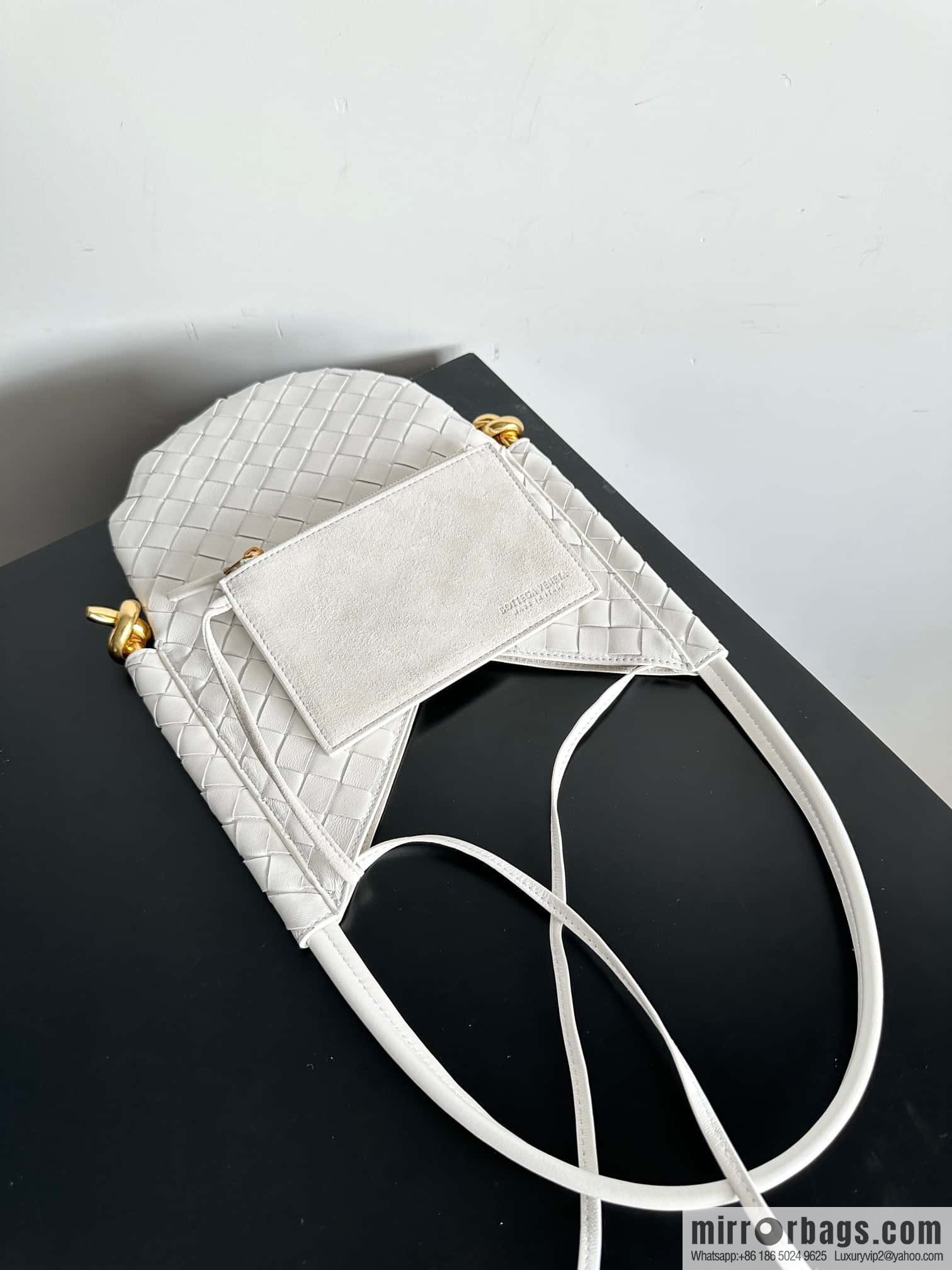 #BottegaVeneta, Yang Mi's latest bag of the same Solstice Shoulder Ba model number: 740898 small white