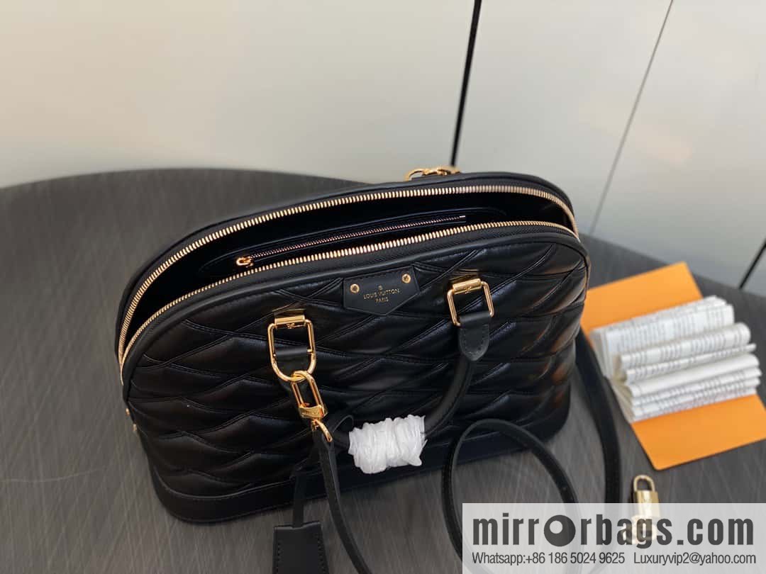 [Boutique‑grade] M23688 black full leather rhombus shell bag series ALMA small handbag