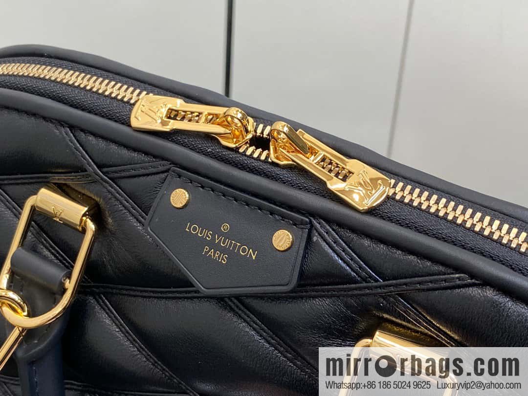 [Boutique‑grade] M23688 black full leather rhombus shell bag series ALMA small handbag