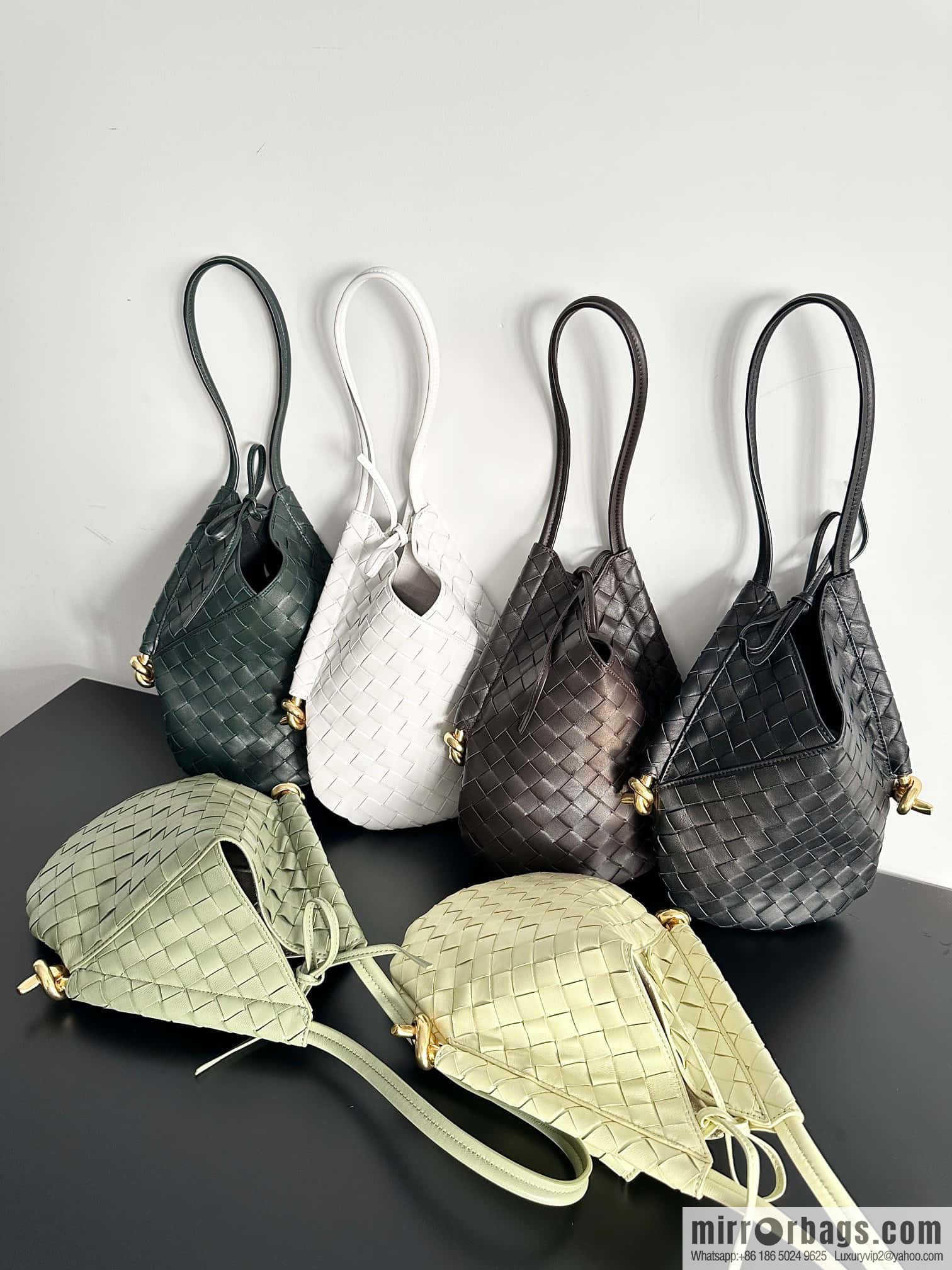#BottegaVeneta, Yang Mi's latest bag of the same Solstice Shoulder Ba model number: 740898 small ice cream color