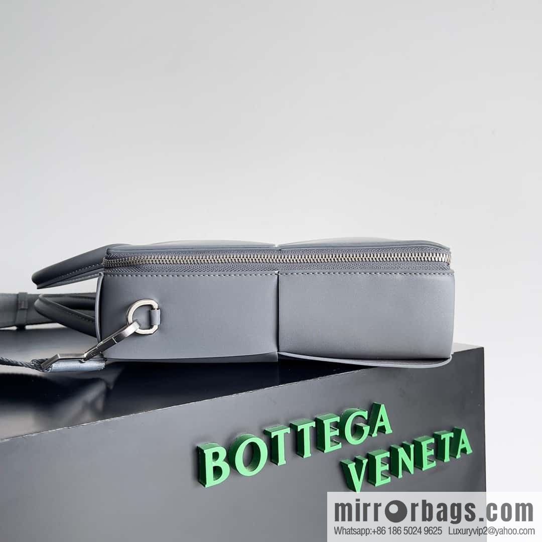 Bottega Veneta Large Grid Men's Briefcases Model 680120 Grey