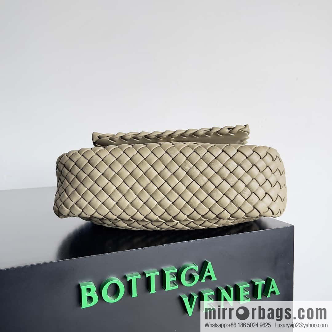 BV autumn and winter new model, Faye Wong same style, classic small weaving pure hand-woven COBBLE shoulder backpack model number: 709418 taupe