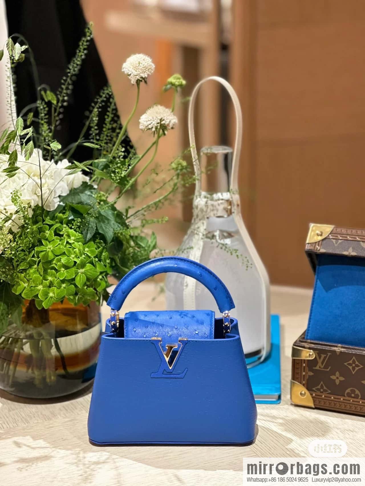[Boutique‑grade] M81409 blue ostrich, full leather cap that English series Capucines mini handbag