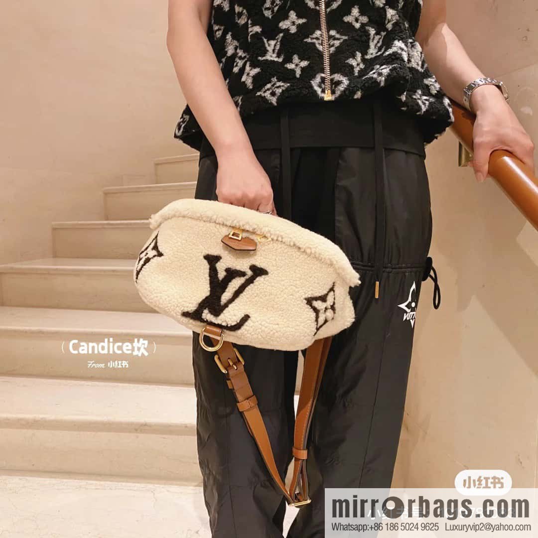 [Boutique‑grade] M23715 meters white, fanny pack, breast bag series BUMBAG fanny pack