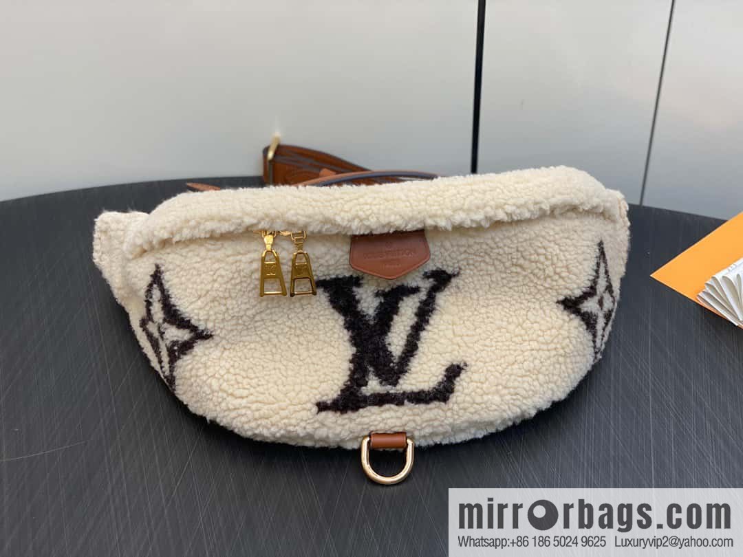 [Boutique‑grade] M23715 meters white, fanny pack, breast bag series BUMBAG fanny pack