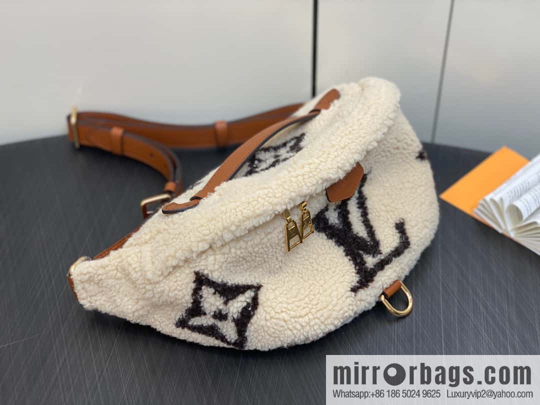 [Boutique‑grade] M23715 meters white, fanny pack, breast bag series BUMBAG fanny pack