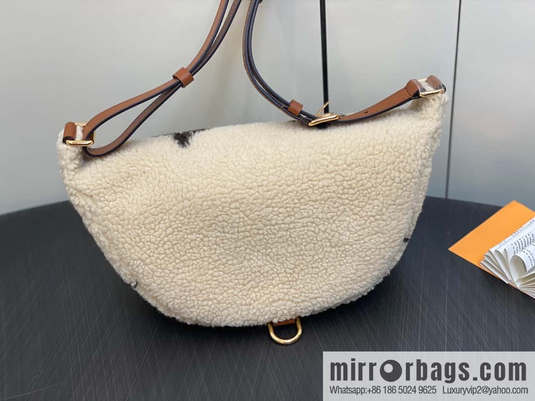 [Boutique‑grade] M23715 meters white, fanny pack, breast bag series BUMBAG fanny pack