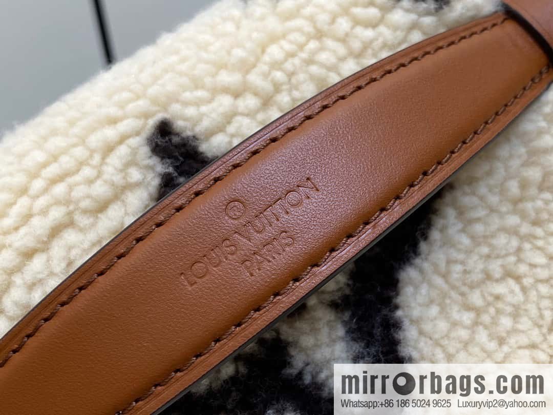 [Boutique‑grade] M23715 meters white, fanny pack, breast bag series BUMBAG fanny pack
