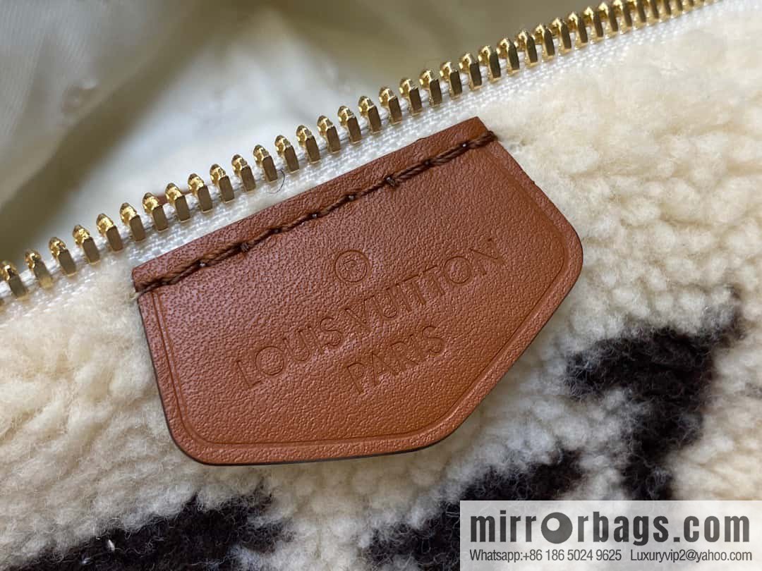 [Boutique‑grade] M23715 meters white, fanny pack, breast bag series BUMBAG fanny pack