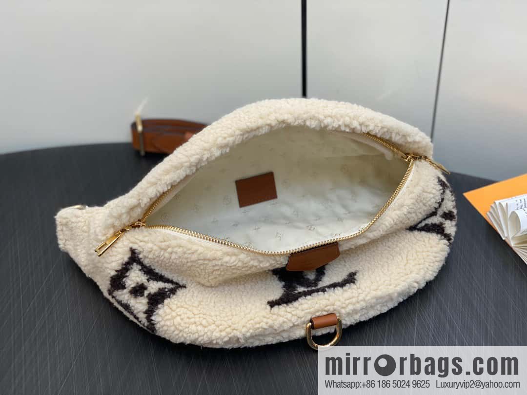 [Boutique‑grade] M23715 meters white, fanny pack, breast bag series BUMBAG fanny pack