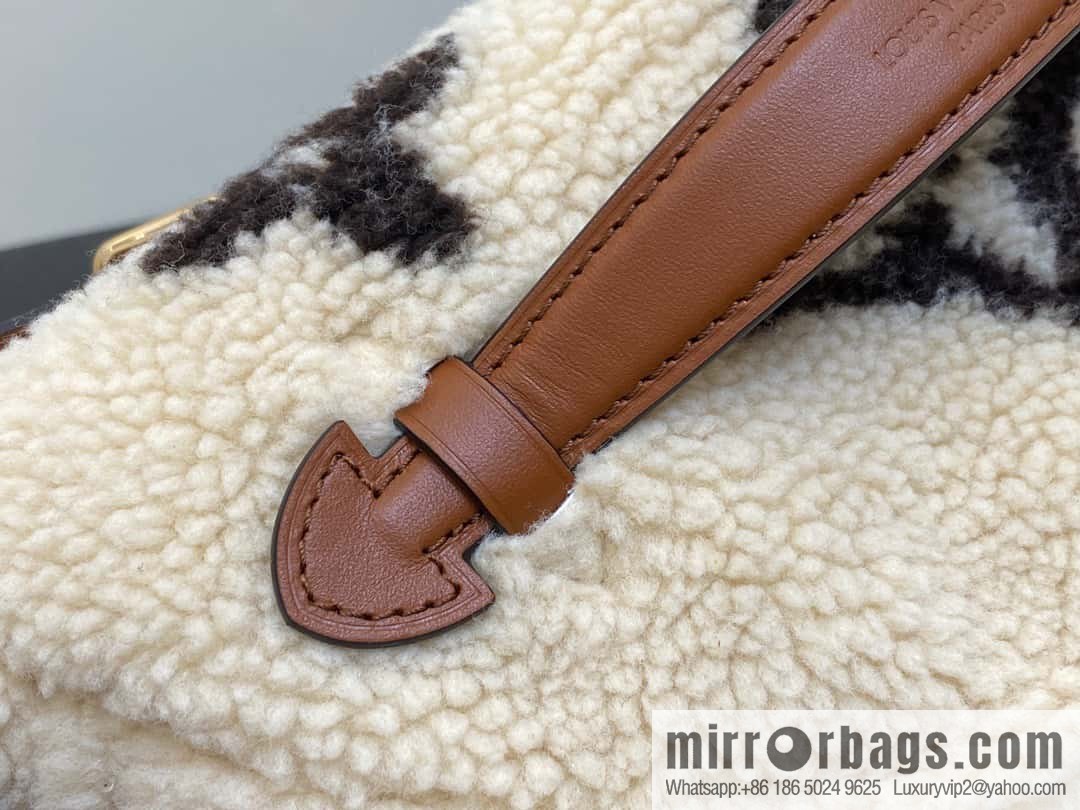 [Boutique‑grade] M23715 meters white, fanny pack, breast bag series BUMBAG fanny pack