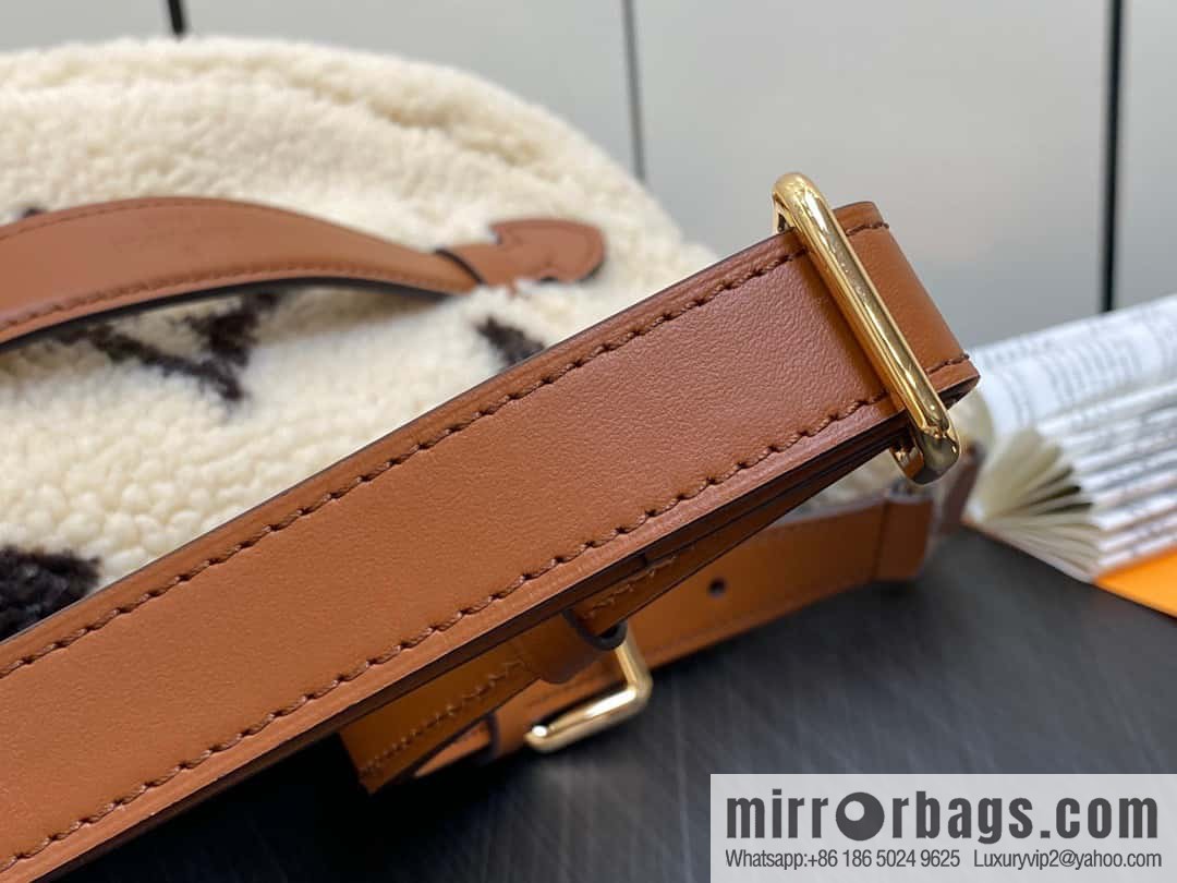[Boutique‑grade] M23715 meters white, fanny pack, breast bag series BUMBAG fanny pack